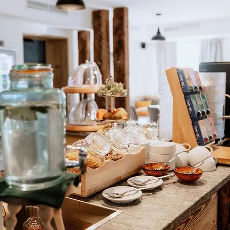 Schutzhaus-bed And Breakfast-dein Basislager Im Salzkammergut Panzió Bad Aussee